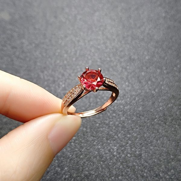 Mulheres Rose Gold Plated Imitation Ruby Wedding Ring European e American Style Girl Girl Sweet Zircon Diamond Party Jewelry Birthday Ano Novo Presente Ajust￡vel