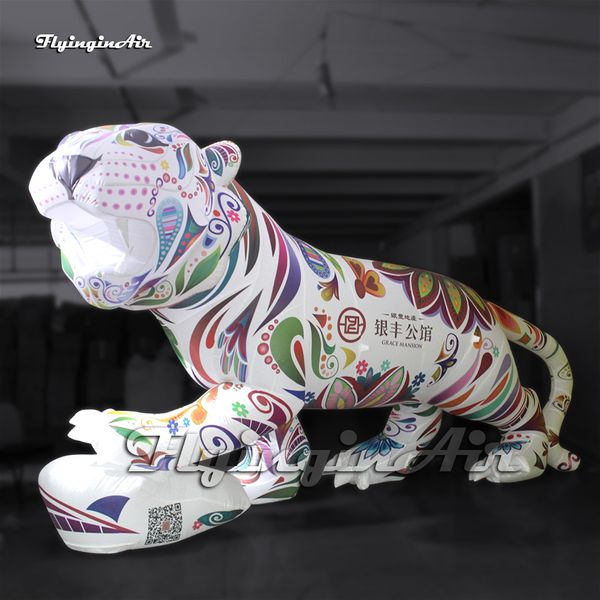 Grande modello di tigre gonfiabile bianca parata mascotte animale pallone artistico esplosione d'aria feroce replica della statua della tigre per l'evento