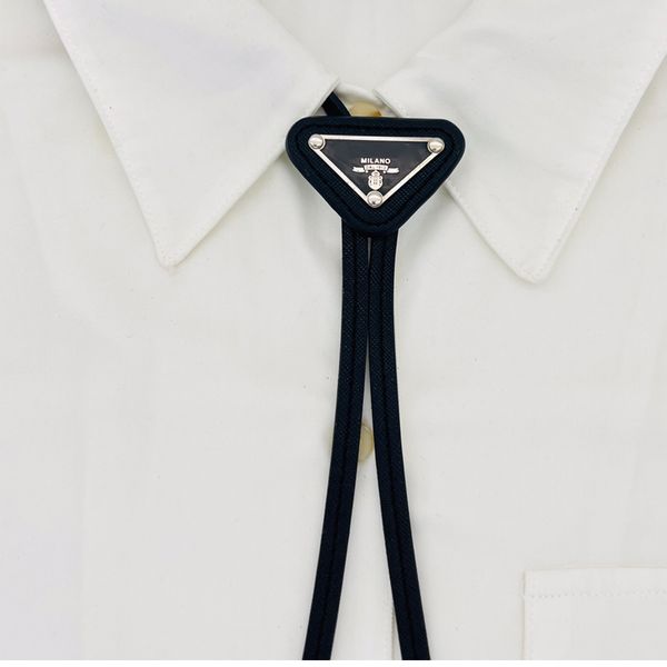 Gravatas femininas masculinas de couro, triângulo, com letras, gravata borboleta, moda, acessórios para festa de presente