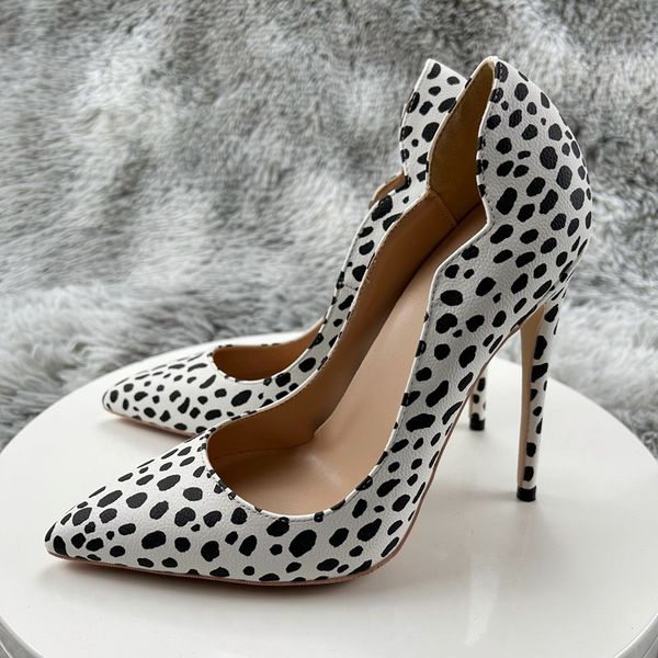 2023 Leopard Print Side Curl geschnitten Frauen Schuhe neue luxuriöse rote Unterteile Polka Punkt pointy toe sexy High Heel -Schuhe für Partykleid bequeme Schlupf auf Stilettopumpen