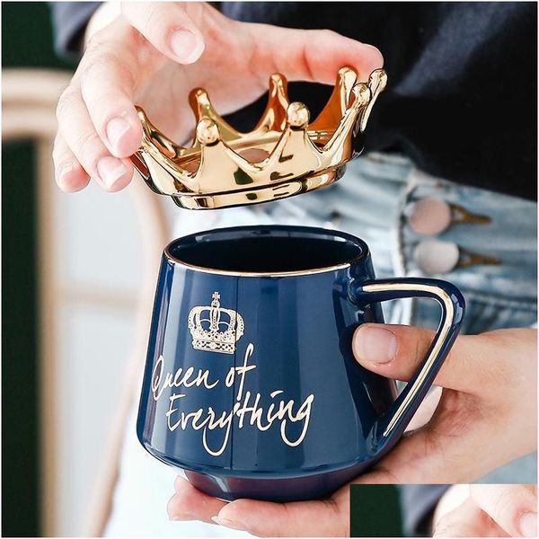 Tazze Queen Of Everything Tazza con coperchio a corona e cucchiaio Tazza da caffè in ceramica Regalo per fidanzata Moglie K888 Drop Delivery Home Garden Kit Dhbop