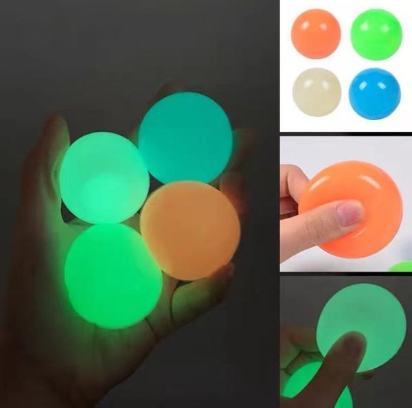 Sfera appiccicosa luminosa Favore di partito Soffitto fluorescente Sfera bersaglio Genitore-figlio Regalo interattivo Giocattolo di decompressione Commercio all'ingrosso SN618