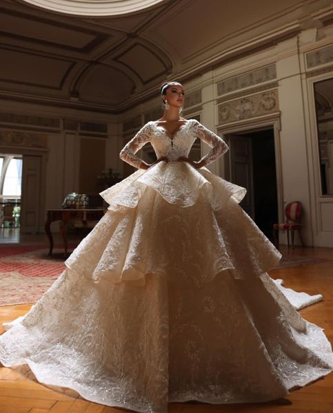 Abiti da sposa da spalla da ballo principessa a maniche lunghe con maniche lunghe con perline di applique in perline di pizzo 3d strati di celebrit￠ scintilla