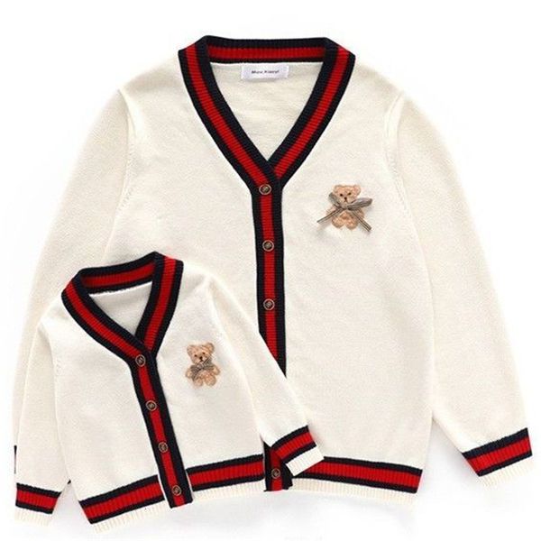 Set di abbigliamento Per bambini adulti Maglione lavorato a maglia Cardigan Cappotto per la famiglia Natale Abiti coordinati Abiti Mamma Papà Figlia Figlio Orso Top Capispalla 230105