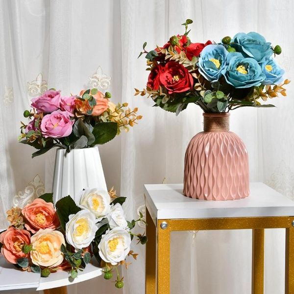 Composizione di fiori decorativi Forniture per feste Bouquet da sposa Foglie verdi Pianta finta Fiore di peonia realistico Rosa europea artificiale