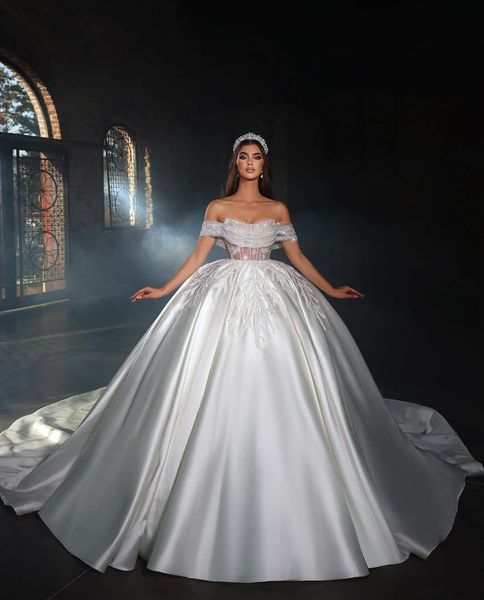 Abiti da sposa scintillanti Abiti da sposa Applicazioni Bateau Senza maniche Spalle scoperte Paillettes Increspature in raso Lunghezza al pavimento Ricami Abiti formali Abiti da sposa in costume