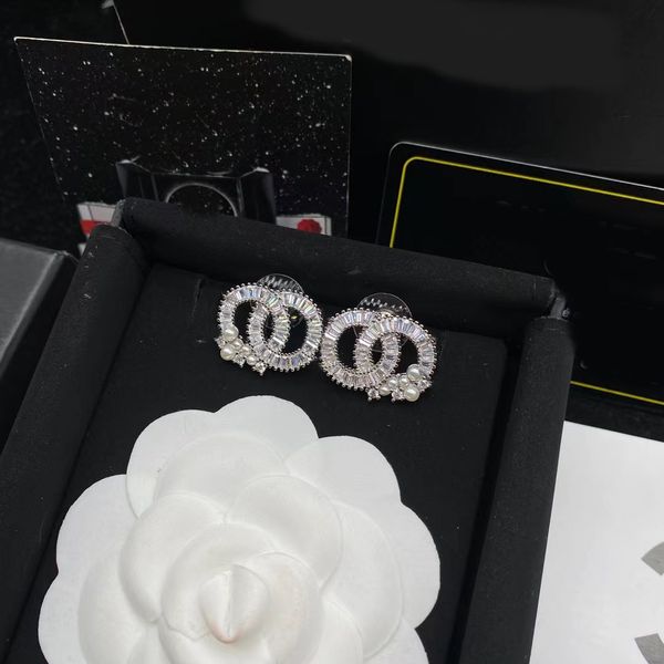 2022 Nuova moda alfabeto di cristallo Orecchini a bottone aretes orecchini Ladies wedding party gift gioielli firmati di lusso con scatola