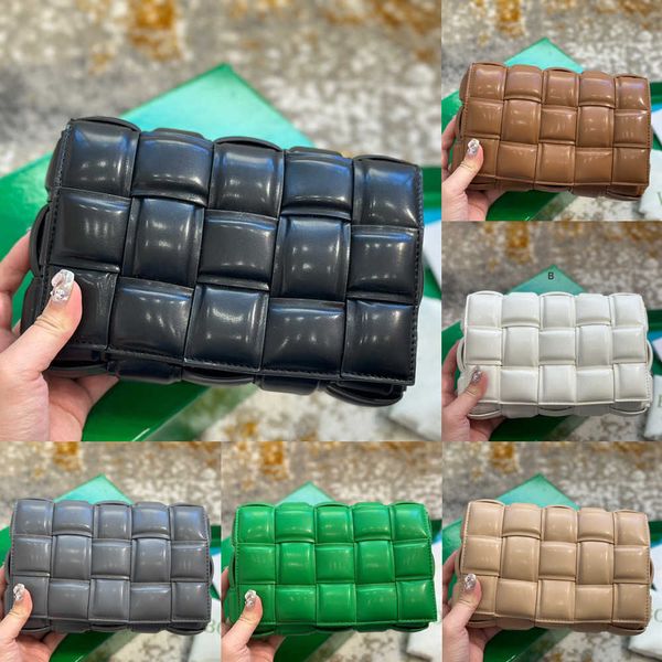 Yeni klasik örgü yastık torbası omuz çantaları 7 renk tasarımcı çanta lüks çanta üçgen bel paketi tote çanta kadınlar deri debriyaj crossbody çanta çantası 221227