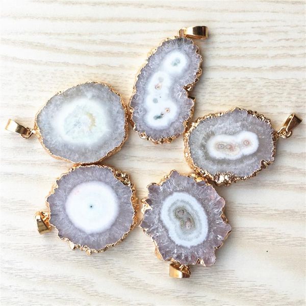 Collane con ciondolo Ultima moda Collana con pendenti in pietra naturale di alta qualità Crisantemo in oro Agate bianche per creazione di gioielli 3 pezzi