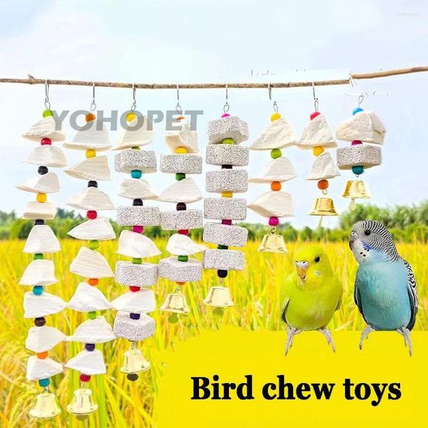 Outros pássaros abastecem espetos de pedra de osso de petle de animais pequenos com sino para papagaios canários Chew Toys Cage Toy Retinging