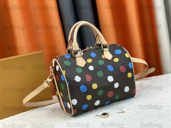 2023 Designer-Tasche YK x Speedy BANDOULIERE 25 Totes M46433 Kissen Vorhängeschloss Leder Umhängetasche Japanische Yayoi Kusama Bunte 3D-gemalte Punkte drucken Onthego-Handtasche