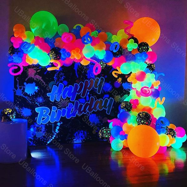 Altri adesivi decorativi 1 Set Neon Birthday Balloons Arch UV Glowing Blacklight Latex Globos Ghirlanda per decorazioni per feste 230110