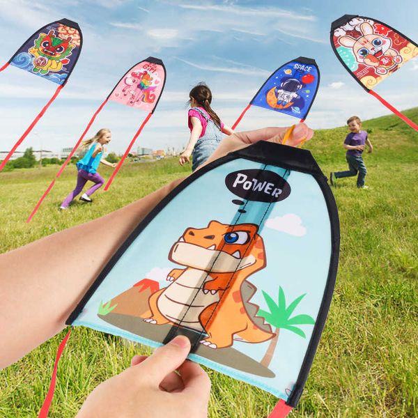 s Kinder Kinder Daumenauswurf Süßes Cartoon Mini Slingshot Strand Beach Kite Einfach zu fliegen wasserdichte Outdoor -Sportspielzeuge 0110