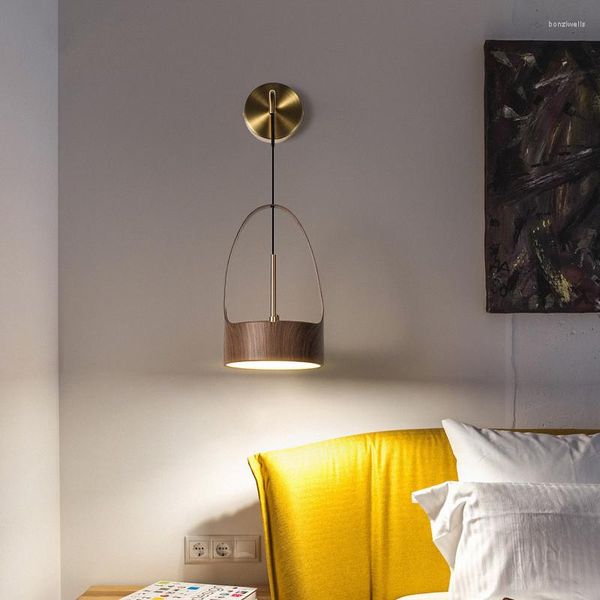 Lampada da parete Nordic LED con venature del legno Comodino moderno semplice camera da letto Lampade cinesi di lusso per la decorazione del corridoio