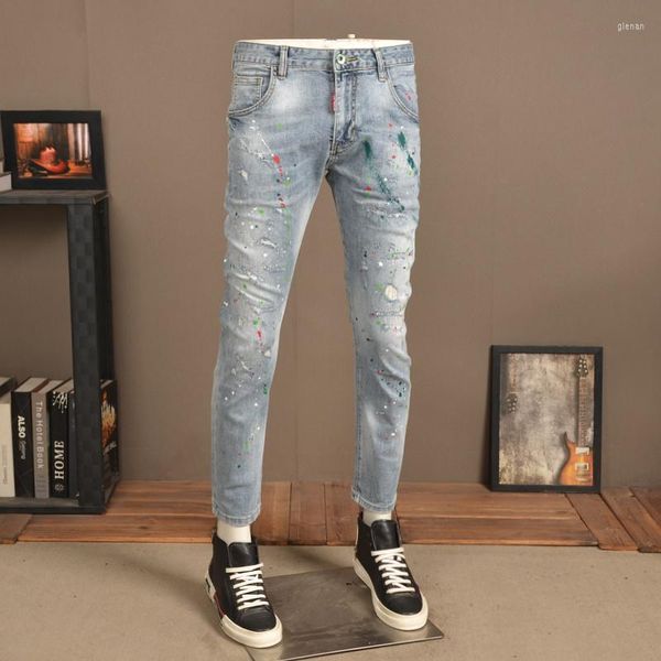 Herren Jeans Leichte Herrengerissen blaue Sommer Modemalerei gedruckte Schleiche Fit Pants Streetwear Casual Patches Jeanshosen