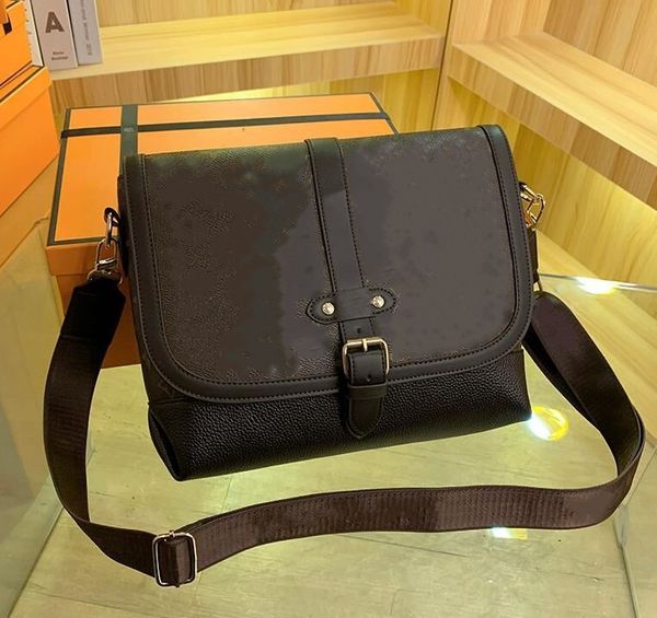 Luxurys erkek tasarımcıları çanta çanta çantaları omuz crossbody messenger cowhide pu deri moda altın büyük tote debriyaj çantası louiseities viutonities