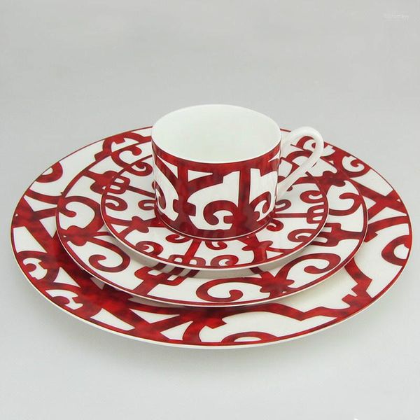 Piatti Set di stoviglie rosse in porcellana cinese Bone China