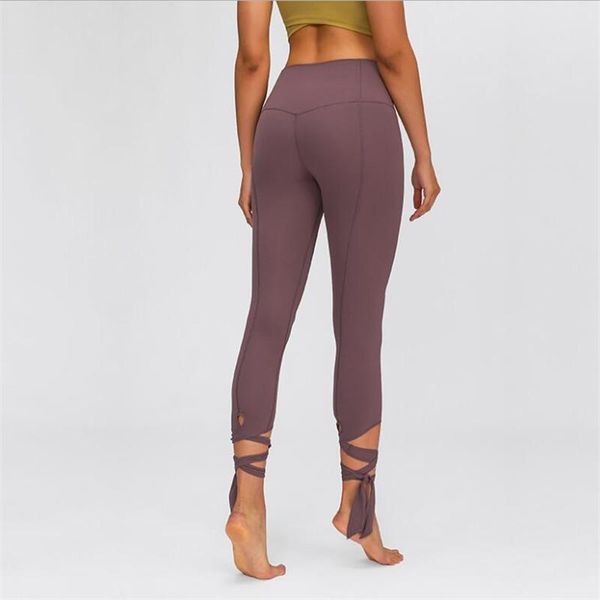 Completi da yoga a vita alta Allenamento a prova di nudo Calzamaglia sportiva Fasciatura Leggings Donna Pantaloni a prova di squat morbidi e burrosi Palestra per il fitness