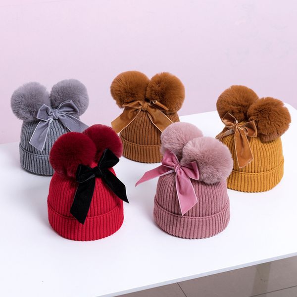 Berretti Cappelli Baby Double Pompon Hat Velvet Bow Winter Girls Warm Knit Thicker Pom Hats Ball Bambini Beanie Cap Kids Bonnet Casquette 230111