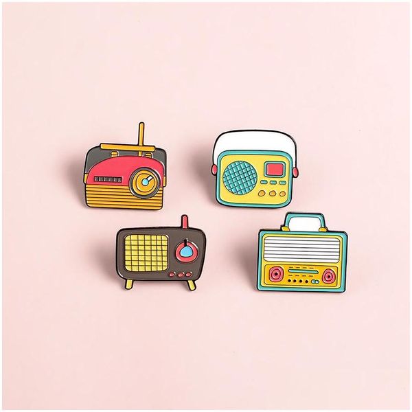 Pins Broschen lustige kreative Radio 4pcs Set Cartoon Colorf TV -Persönlichkeit Emaille Pins Legierung Farbe Brosche für Männer Denim Shirt Badge DHPC5