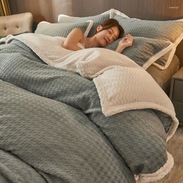 Set di biancheria da letto Goccia Inverno Morbido Caldo Corallo Pile Tessili per la casa Spessore Latte Velluto Flanella Letto Quattro pezzi Copripiumino Copriletto Set