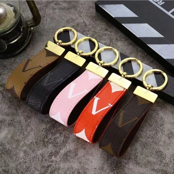 Designer Fashion Lovers Auto Schlüsselschnalle Schlüsselbund Leder handgefertigte Karabiner -Schlüsselanhänger für Frauen und Männer Taschen Anhänger Keyrings Buchstaben