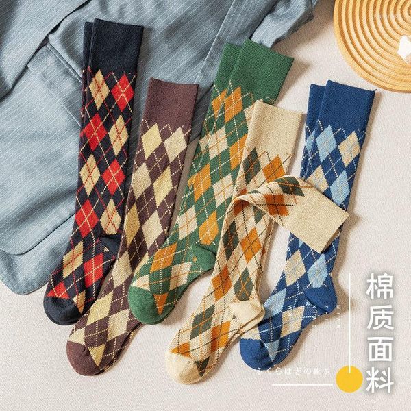 Frauensocken im britischen Stil, Diamant, knielang, literarisch, Retro, weiblich, hohe Röhre, zeigen dünne Beine, Ins Gezeitennetz, rotes Kalb