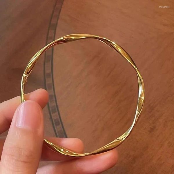 Pulseira fechada mobius anel de ouro Bracelete jovem minimalista de moda fina versátil linha irregular 2023