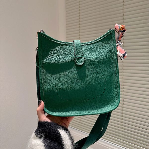 Omuz çantaları çapraz vücut çantası cep telefon çantaları kadın çanta çantası düz harf orijinal deri moda flep cüzdan delikli çıkarılabilir tuval kayış kurdelalar