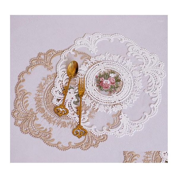 Mats Pads Tabela 1PCS Placemat Bordado Craft Craft estilo europeu Lace Fabric Antiscald para Dava￧￣o de tape