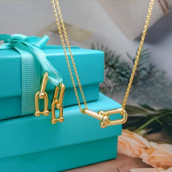 NEUE europäische und amerikanische Hufeisenschnalle Halskette Ohrringe Set Luxus Designer Anhänger Mädchen Valentinstag Geschenk Schmuck Fabrik Groß- und Einzelhandel