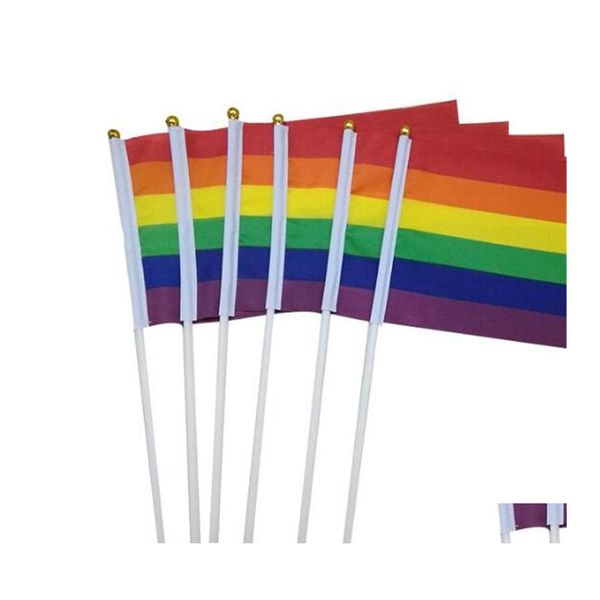 Bandeira bandeira bandeira arco -íris bandeira de bastão de orgulho gay com bandeira de 5x8 polegadas acenando com a mão usando o tampo de ouro 1394 v2 entrega de gota home gard otwzy