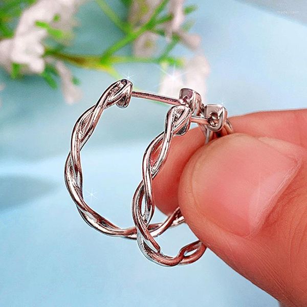 Orecchini a cerchio Huitan Fancy Cross Design per Women Metal Silver Placed Simple ed Elegant Girls Circle Fashion Jewelry