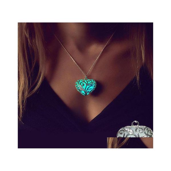 Ciondoli Moda Ciondolo a forma di cuore Luminoso bagliore nel buio Collana con medaglione per catene di maglioni da donna Fluorescente Goccia cava Consegna a casa Dhhc1