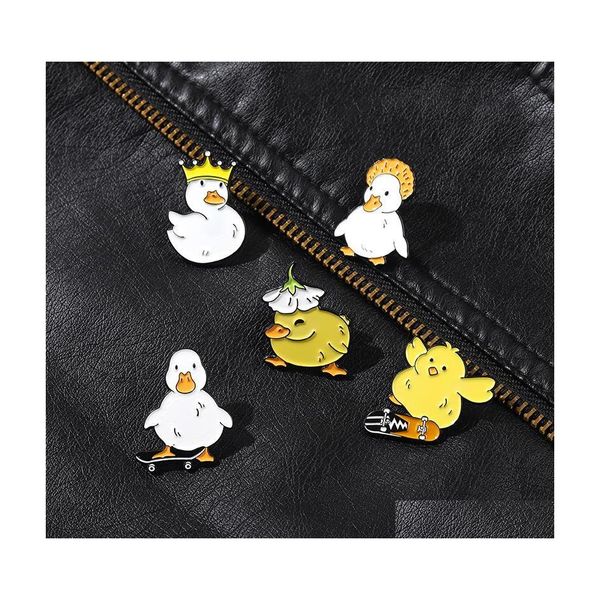 Pins Broschen Cartoon Krone Skateboarding Ente Form Europa Frauen Männer Legierung Tier Cowboy Anstecknadeln Kinder Rucksack Pullover Gerinnsel Otl4R