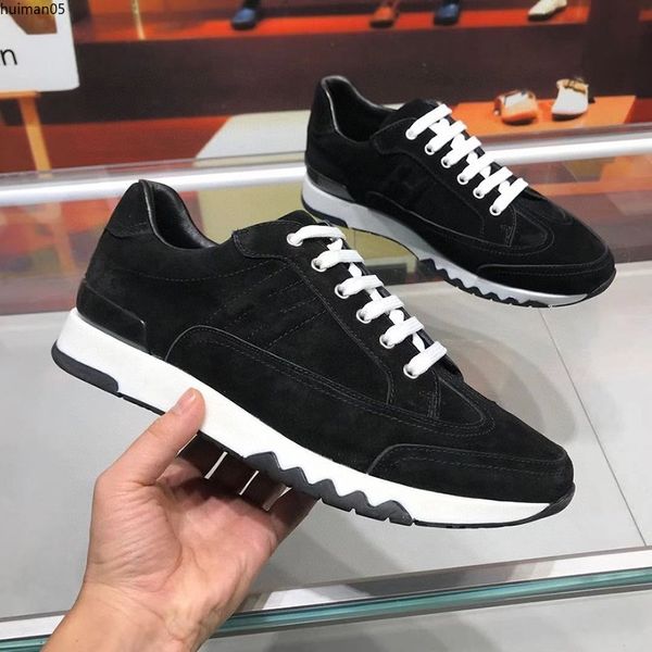 Luxury Brand Men Running Shoes Casual Moda Sport Shoes para Male ao ar livre Athletic Walking Breathable Sneakers HM051033