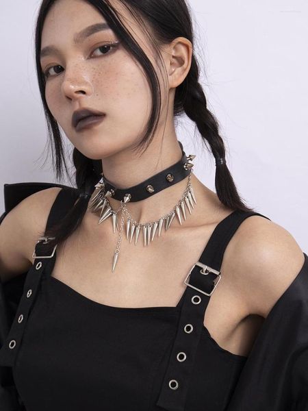 Коелевые ожерелья для женщин 2023 Ювелирные изделия сладкий прохладный дизайн персонализированный заклепки хакер черный кулон
