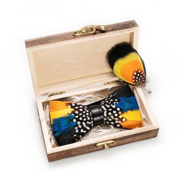 Papillon, regali di compleanno e spille in scatole di legno Accessori alla moda Piume naturali per uomini ai matrimoniFiocco