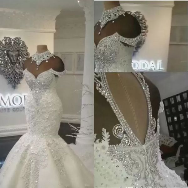 Sexy Luxus Dubai Arabische Meerjungfrau Brautkleider Brautkleider hoher Hals Illusion Spitzen Applikationen Kristallperlen Plus Größe Tüll formal mit Blumen Rücken