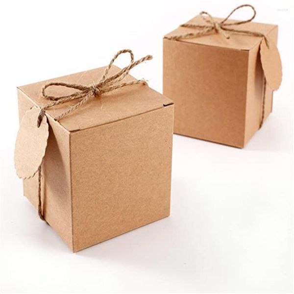 Embrulho de presente 50pcs Retro Kraft Paper Presentes Caixas com Rótulos de corda Festas de casamento de cubos Candy Chocolates Box 7x7x7cm