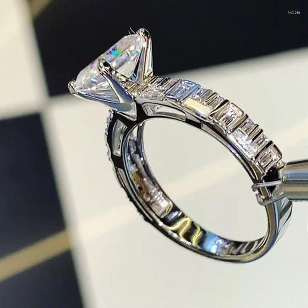 Hochzeit Ringe Luxus Klassische Kristall Zirkonia Frauen Ring Mit Quadratischen Prinzessin Cut Zirkon Jahrestag Geschenk Schmuck Großhandel