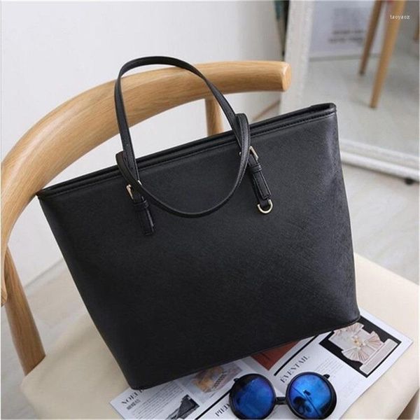 Bolsas de noite Big Bag 2023 Designer de moda Mulheres PU Handbag de couro ombro preto preto branco grande capacidade de luxo shopper