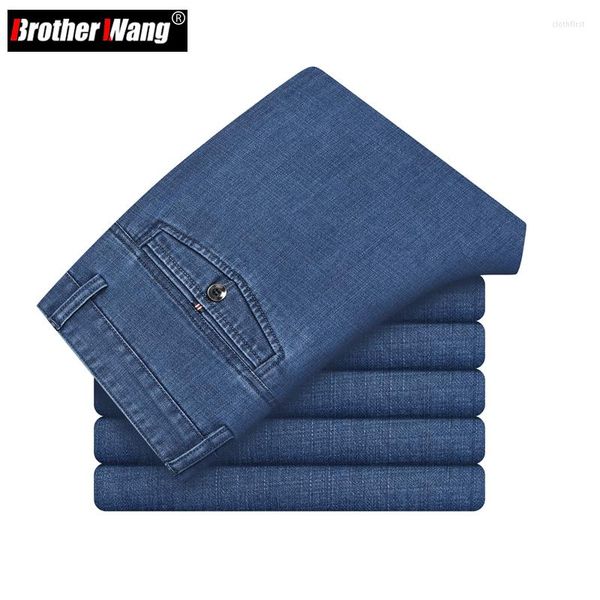 Jeans masculinos Primavera de 2023 masculino Blue claro Extrecer as calças de jeans casuais de negócios