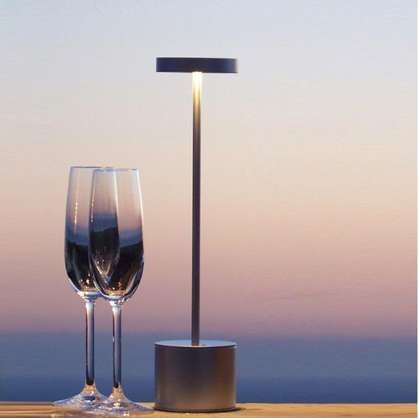 Lampade da tavolo Lampada moderna portatile a LED Luci notturne a pagamento Supporto per decorazioni artistiche per la decorazione della scrivania Bar Caffè Ristorante Luce