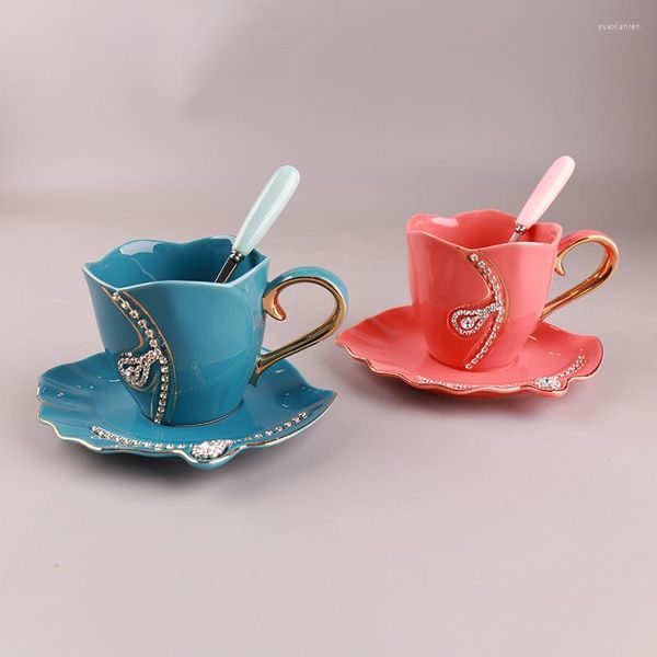 Fincan tabakları kahve fincanı set seramik Avrupa tarzı elmas sevenler ve kaşık çay ile siyah beyaz rhinestone