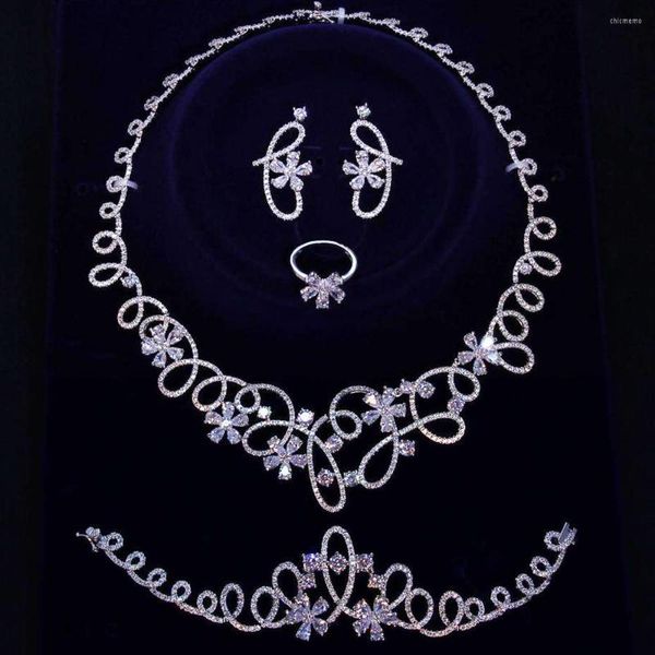 Set di orecchini per collana Brautiful Luxury Big 4pcs gioielli per bracciale da festa Anello set di fiori grandi color bianco / oro