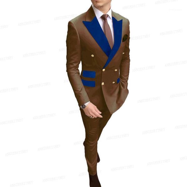 Abiti da uomo Bottoni dorati Abito da uomo marrone con risvolto di velluto blu Pantaloni blazer da lavoro 2 pezzi Set Abito da sposa slim fit sposo Tuxedo Bl