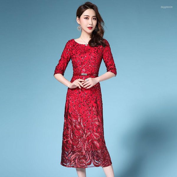 Partykleider 2023 High-End-elegante chinesische Paillettenstickerei aushöhlen Spitze Rot Sparkle Kleid Frauen Vintage Plus Größe M-5XL Gürtel