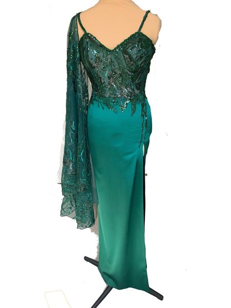 Atemberaubendes grünes Abendkleid, lange Ballkleider, sexy, durchsichtig, mit Stickerei, Perlen, seitlichem Schlitz, Runway-Kleider mit Umhang