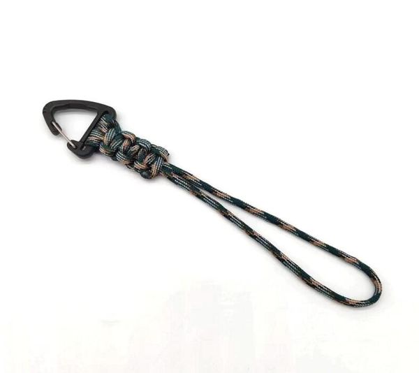 Outdoor-Gadgets Paracord-Schlüsselanhänger, geflochtenes Nylon-Lanyard mit dreieckiger Metallschnalle, hochfester Fallschirmschnur-Karabiner